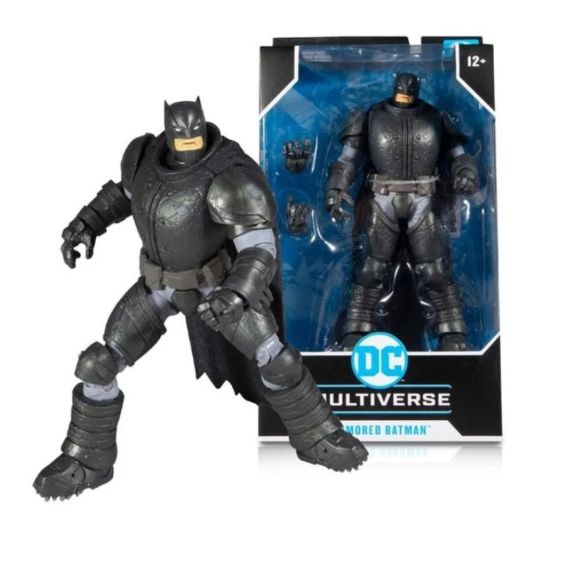 Figura articulada Batman blindado DC Multiverse con armadura metálica