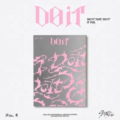 Libro SKZ IT TAPE DO IT versión IT de Stray Kids con portada rosa y gris