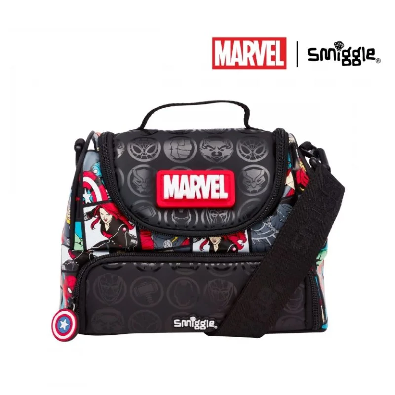 Lonchera térmica Marvel Superhéroes Smiggle negra con iconos de personajes