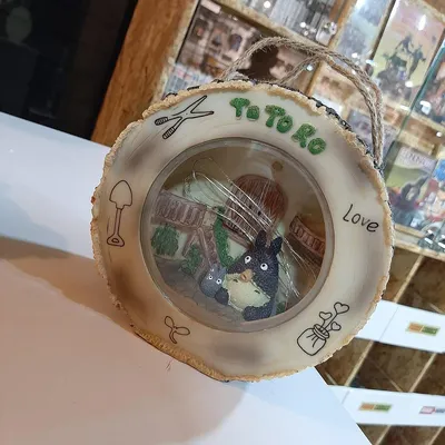 Lámpara Totoro Studio Ghibli en forma de tronco con luz interior
