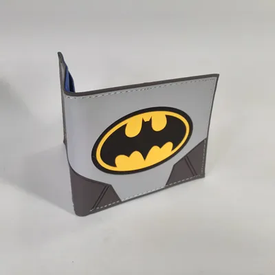 Billetera Batman con símbolo murciélago amarillo DC Comics