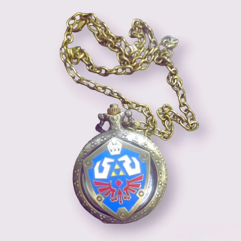 Collar reloj escudo Hylian dorado — The Legend of Zelda