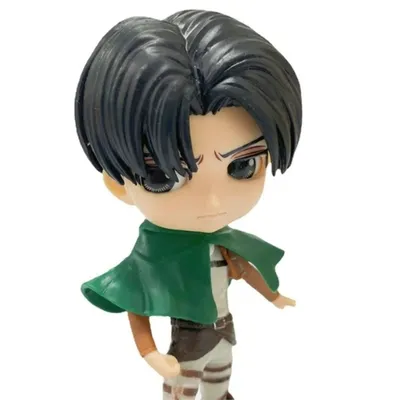 Figura Levi con capa verde de Attack on Titan