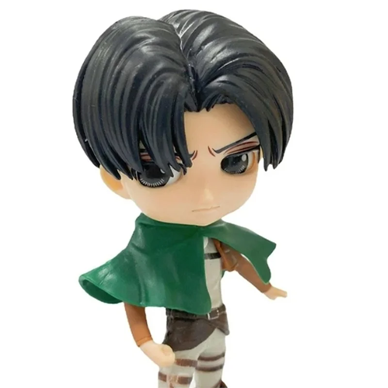 Figura Levi con capa verde de Attack on Titan