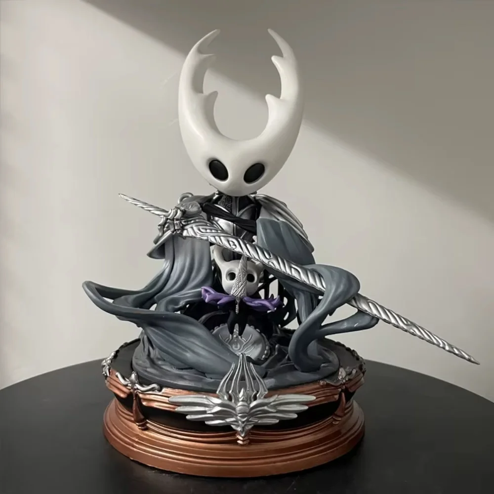 Estatuilla Hollow Knight El Caballero Blanco con capa y espada
