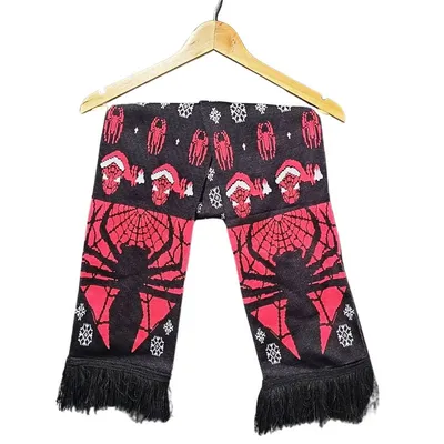 Bufanda Spider-Man con diseño navideño en rojo y negro con flecos