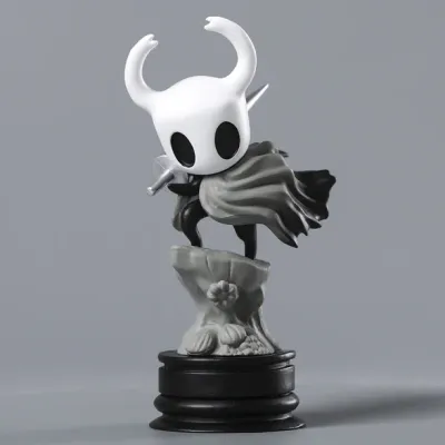 Figura Caballero Pálido Hollow Knight con capa gris y base negra