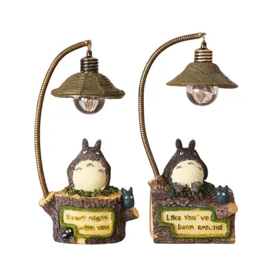 Lámpara Totoro decorativa con farol y tronco Studio Ghibli