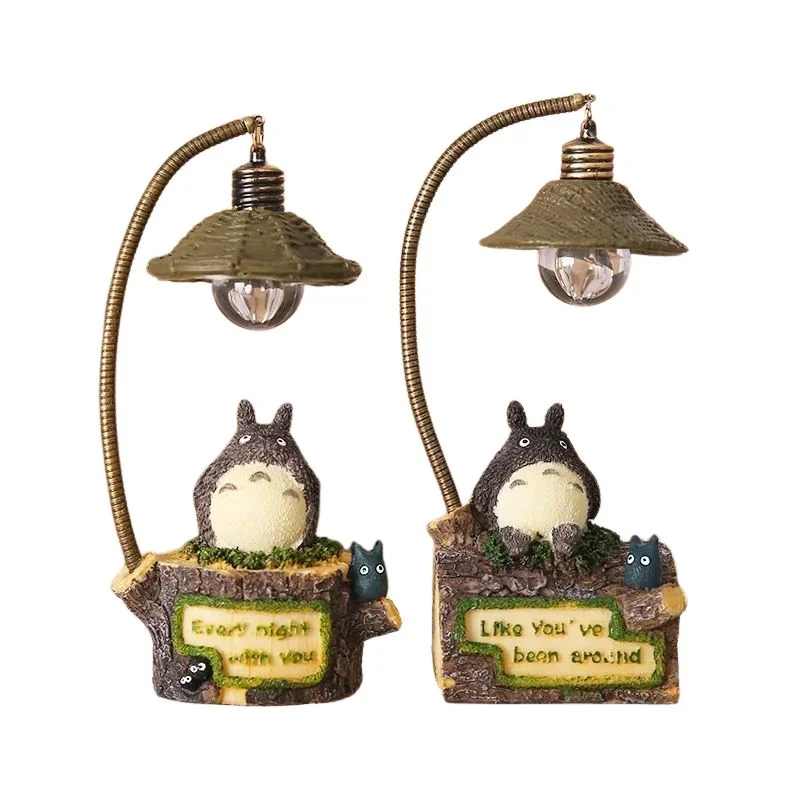 Lámpara Totoro decorativa con farol y tronco Studio Ghibli