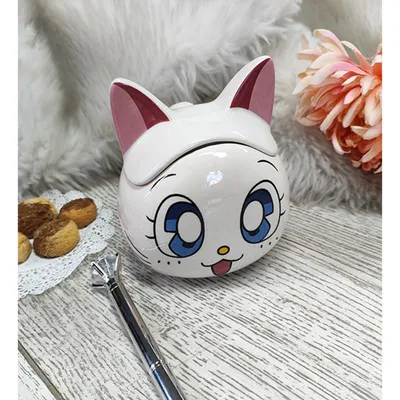 Taza 3D Artemis Sailor Moon con orejas rosadas y ojos azules