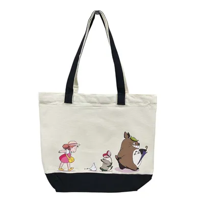 Bolso tote beige y negro con personajes de Mi Vecino Totoro de Studio Ghibli