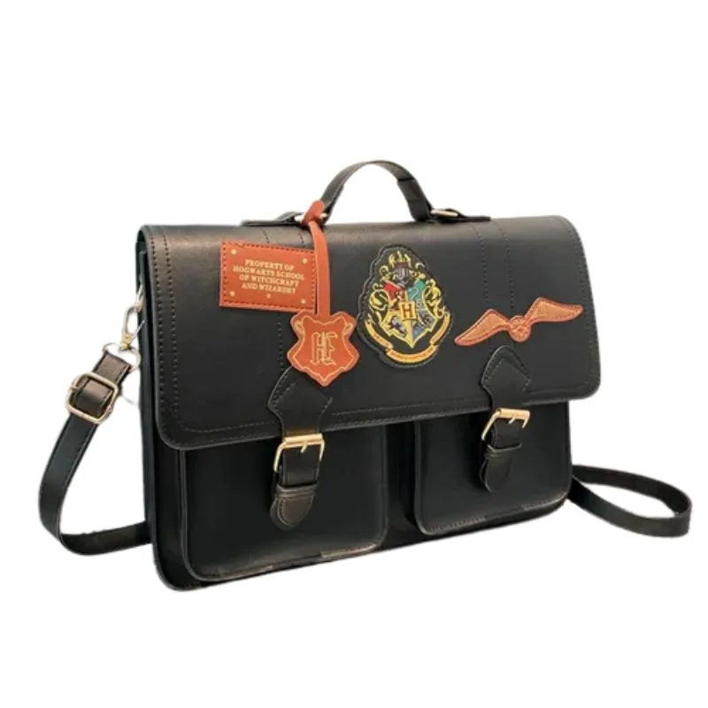 Maletín Hogwarts Harry Potter negro con escudo dorado y varita