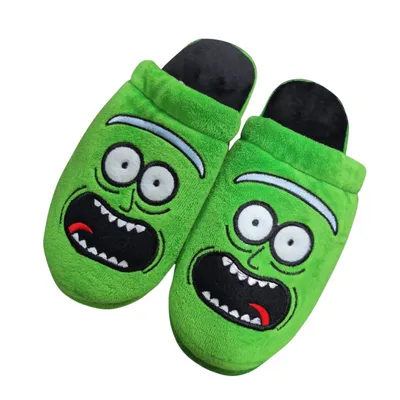 Pantuflas Pepinillo Rick and Morty verdes con detalles bordados