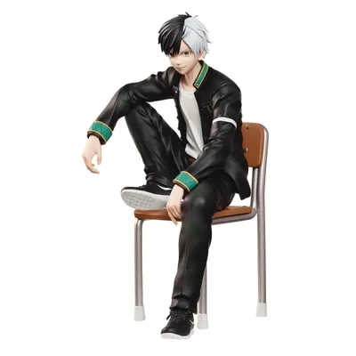 Figura Sakura Haruka Wind Breaker en uniforme escolar negro sentado