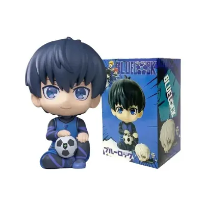 Figura chibi Yoichi Isagi Blue Lock con balón de fútbol