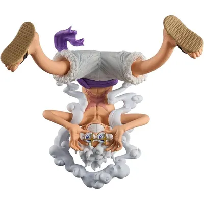 Figura Monkey D. Luffy Gear 5 One Piece con brazos extendidos y base de nubes