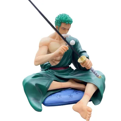 Figura Roronoa Zoro One Piece con kimono verde sentado