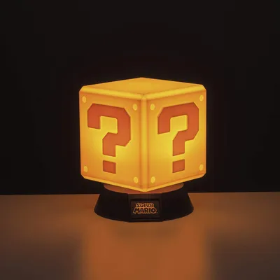 Lámpara cubo interrogación Super Mario iluminada