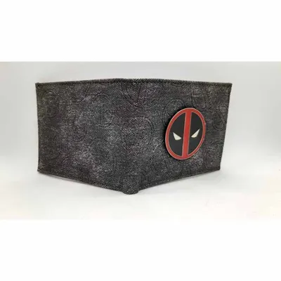 Billetera gris Deadpool Marvel con logo rojo