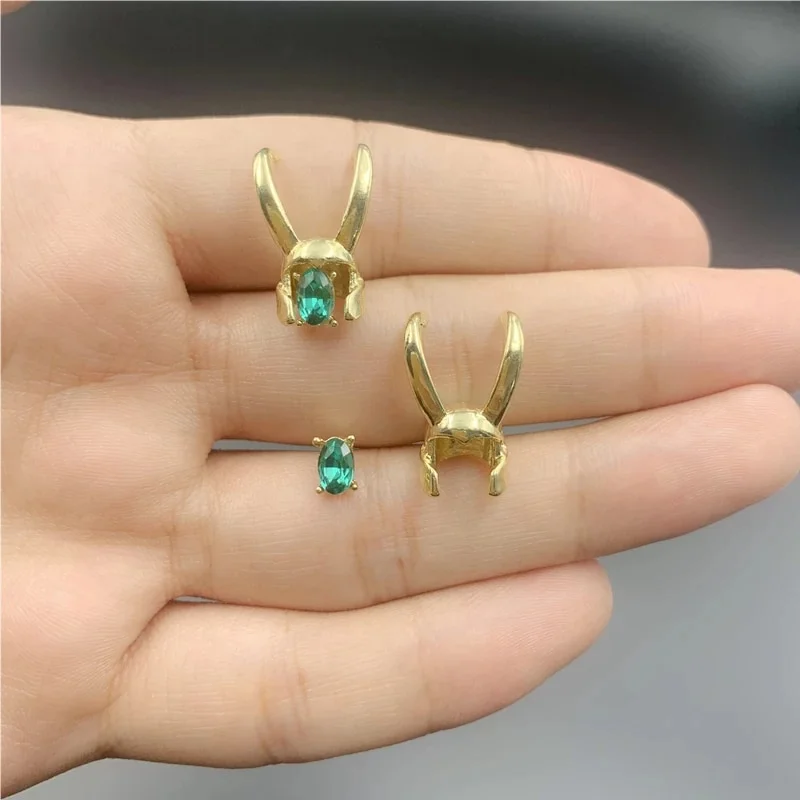 Aretes Loki con cuernos dorados y gema esmeralda - Marvel
