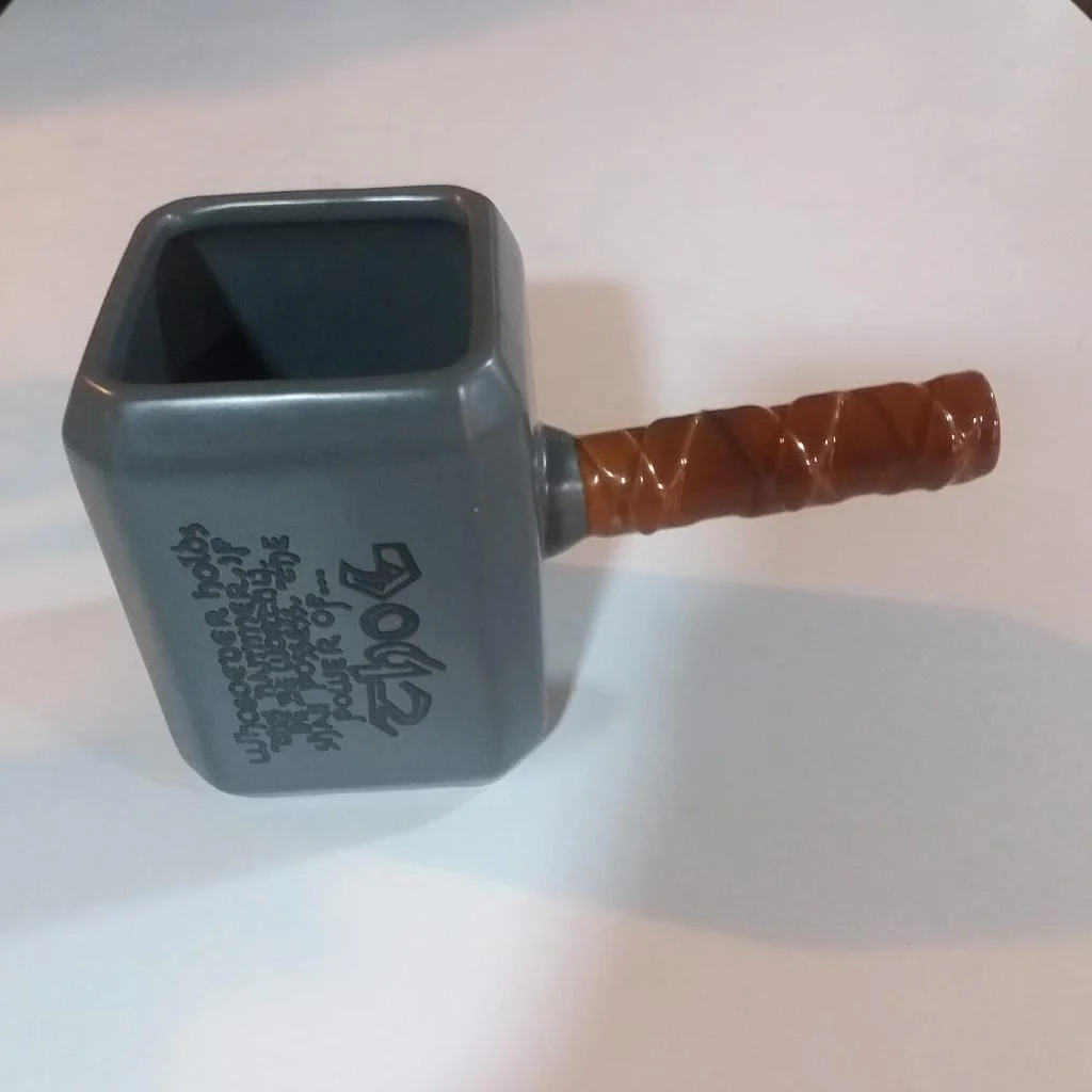 Mug Mjolnir Thor con martillo cerámica y asa marrón