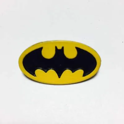 Pin metálico logo Batman clásico amarillo y negro