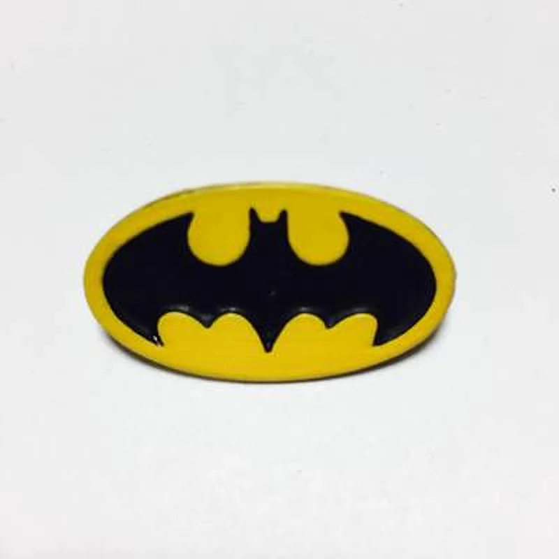Pin metálico logo Batman clásico amarillo y negro